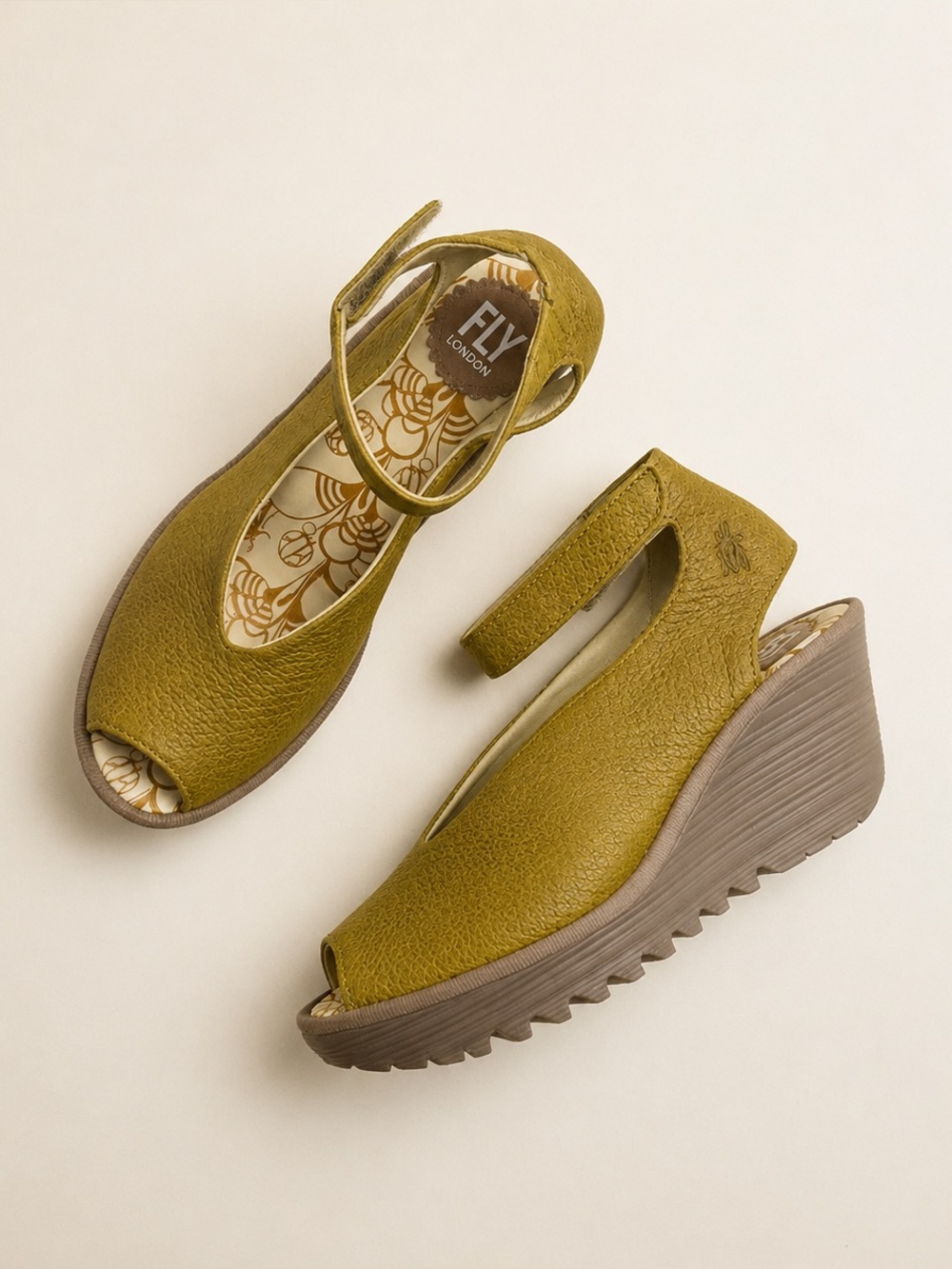 Fly London Green Pistachio Yala Wedge Peep Toe Sandal NWT! Size 39 / 8.5